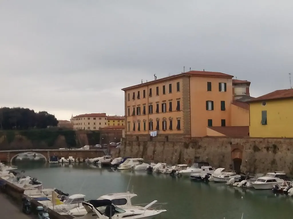 Dogana D'Acqua Rooms & Art Livorno Bed & Breakfast